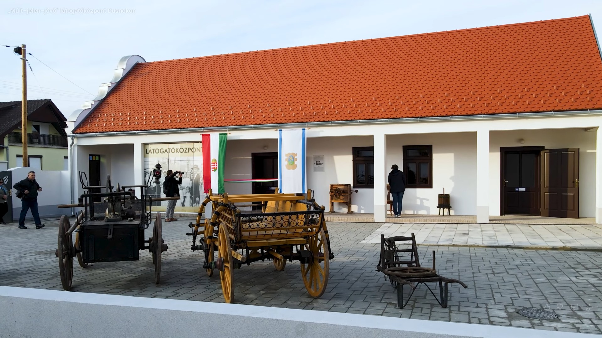 látogatóközpont Dusnokon