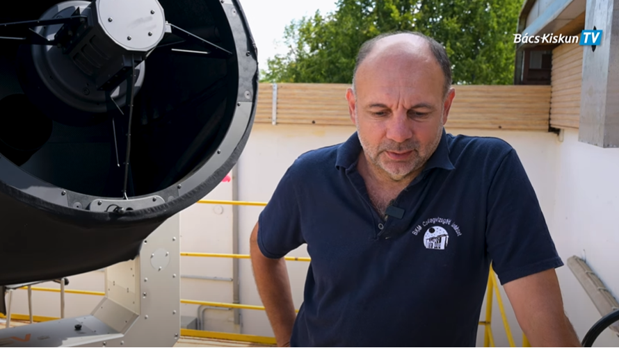 DR. BORKOVITS TAMÁST DÍJAZTA A KÖZGYŰLÉS